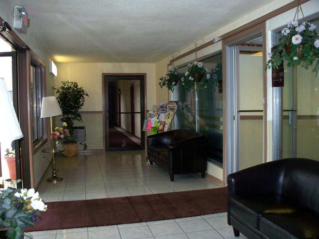 Budget Inn & Suites Wall Exterior photo
